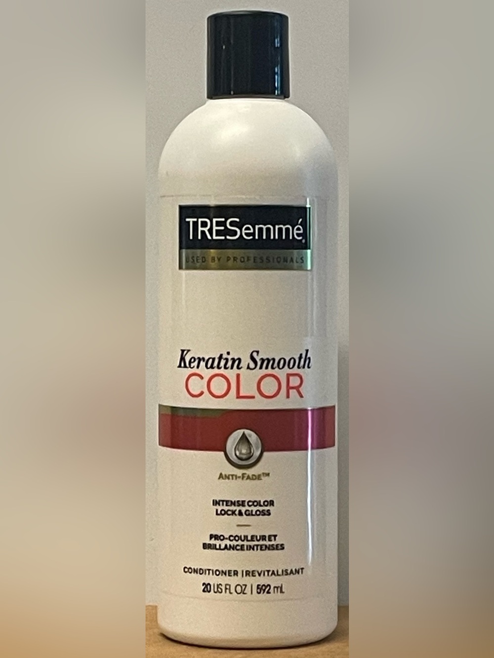 TRESemmé Keratin Smooth Color Conditioner - White with Red Accent